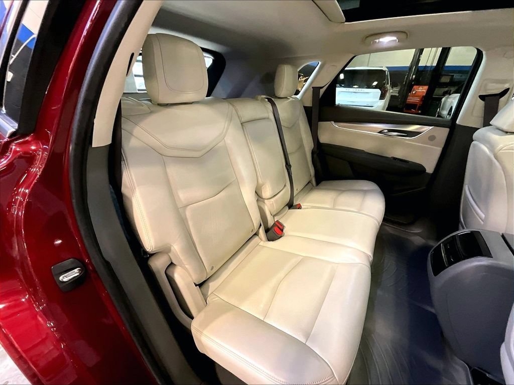 Used 2017 Cadillac XT5 Luxury w/ Driver Awareness Package AWD/4WD image 16