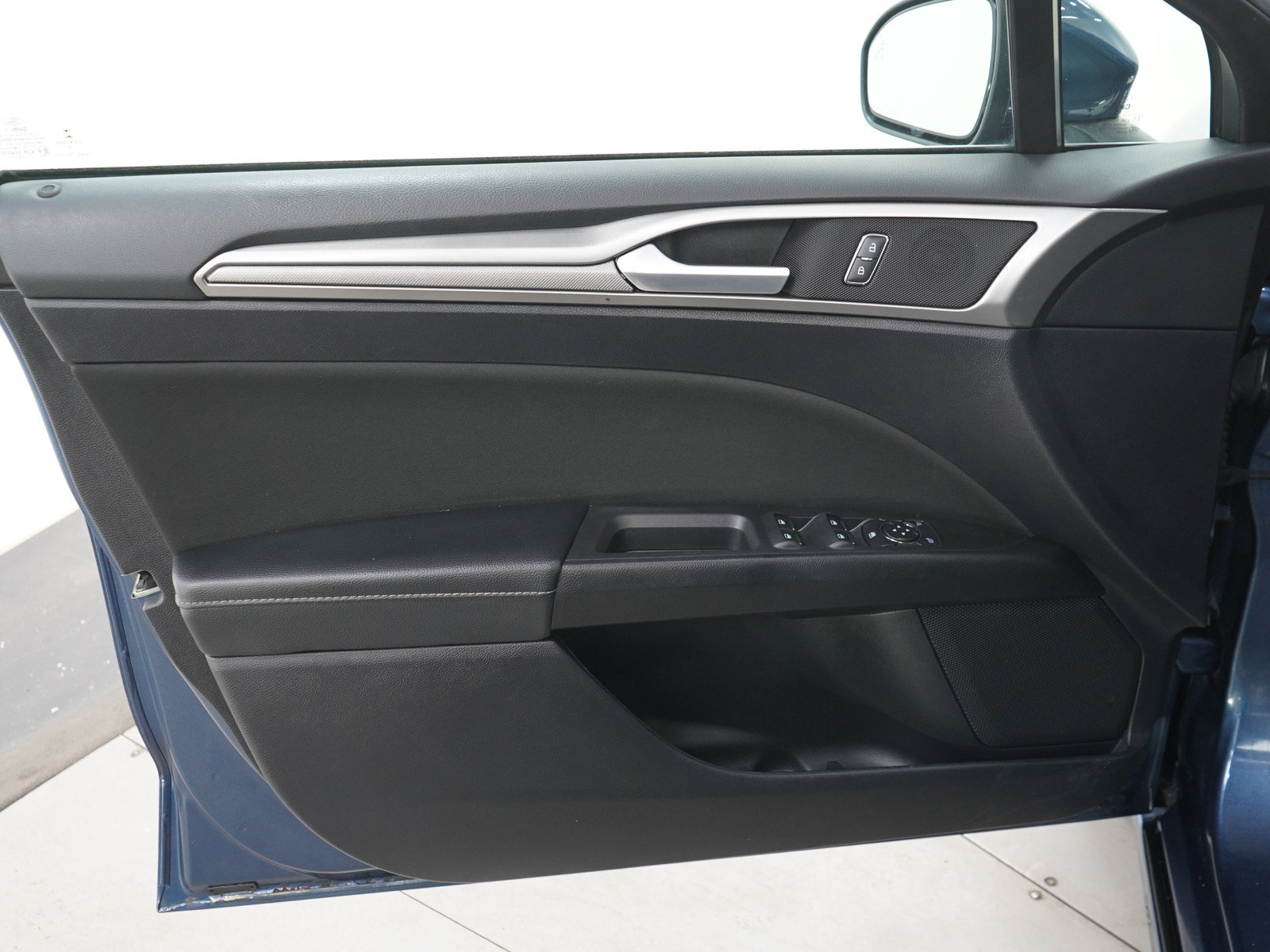 Used 2019 Ford Fusion SE FWD image 18