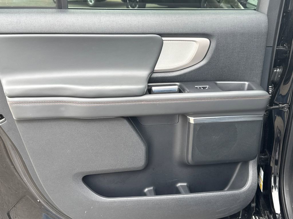 Used 2025 Ford Expedition Max Active AWD/4WD image 25