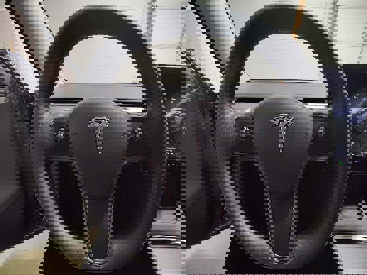 Used 2023 Tesla Model Y Long Range image 27