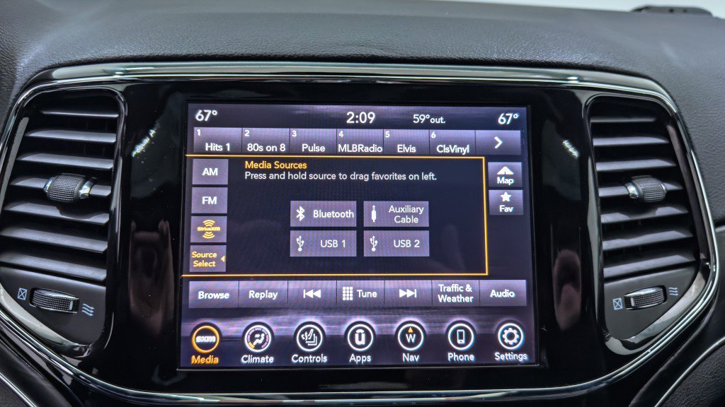 Used 2021 Jeep Grand Cherokee Limited image 39