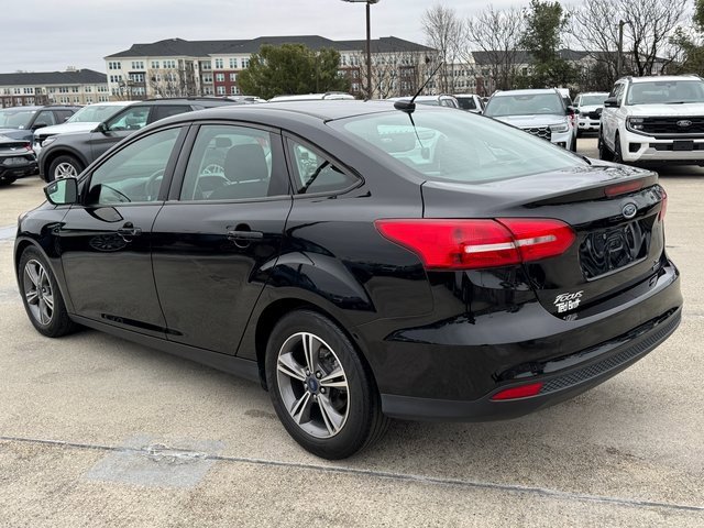 Used 2018 Ford Focus SE w/ SE Appearance Package image 10