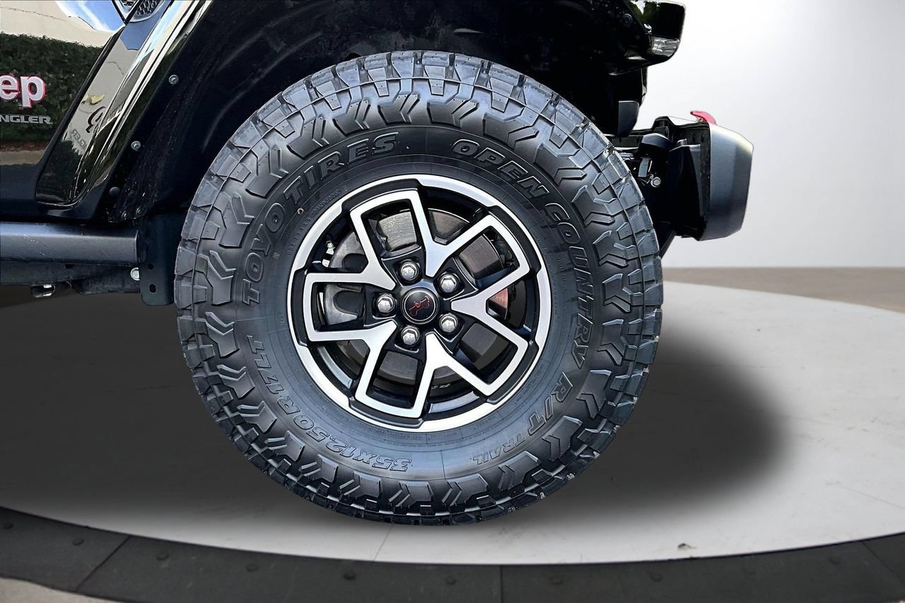 Used 2024 Jeep Wrangler Unlimited Rubicon w/ Technology Group AWD/4WD image 33