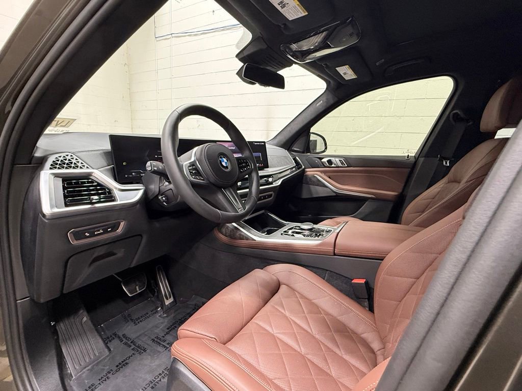 Used 2025 BMW X7 xDrive40i w/ M Sport Package AWD/4WD image 32
