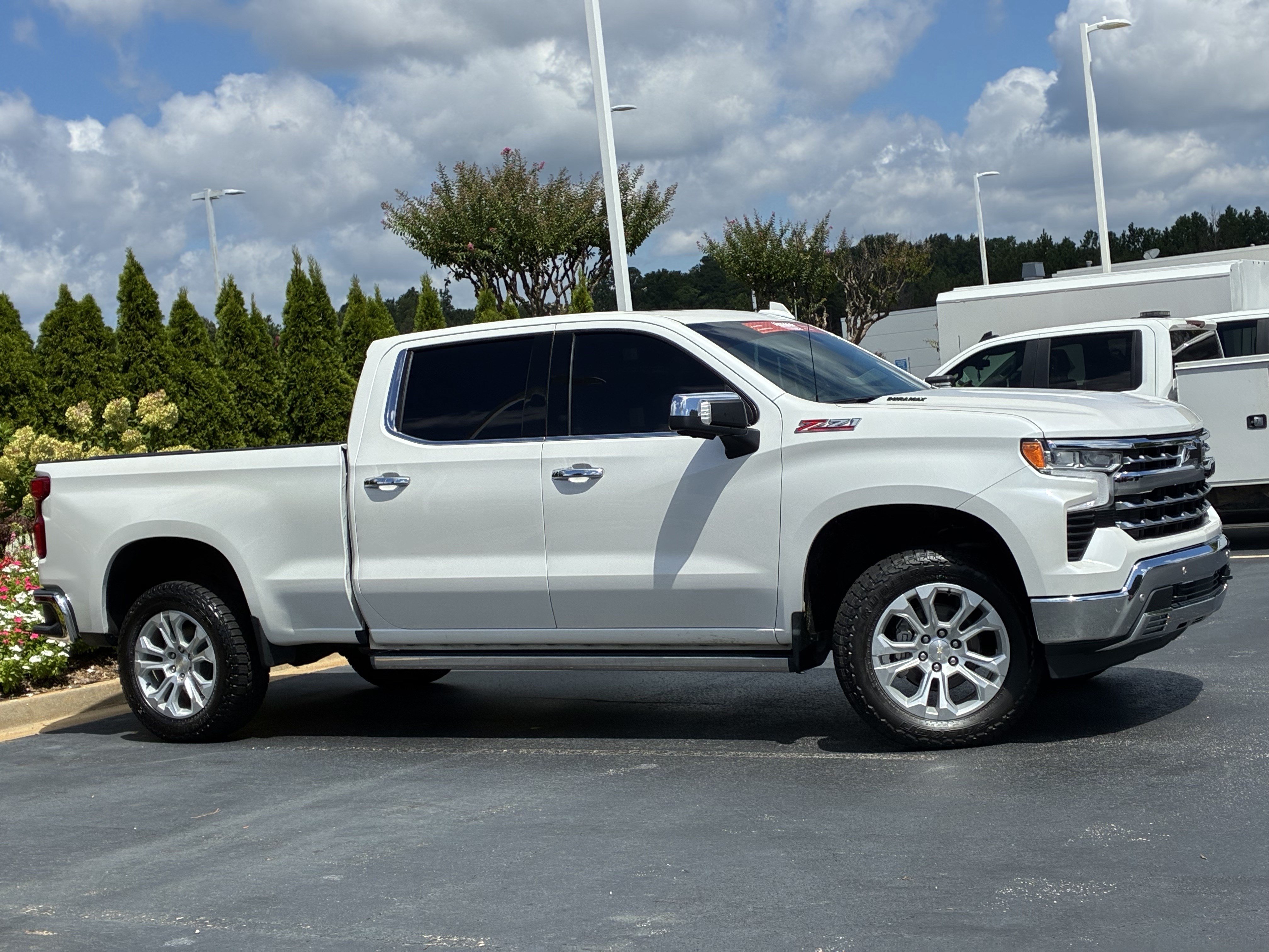 Used 2022 Chevrolet Silverado 1500 LTZ w/ LTZ Premium Package AWD/4WD image 3