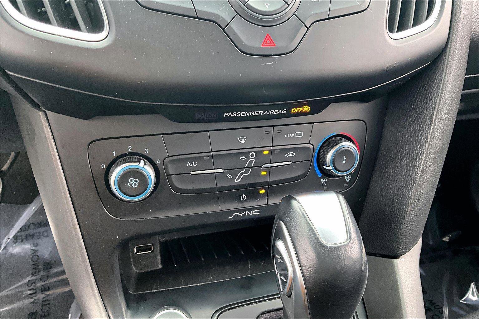 Used 2015 Ford Focus SE w/ Equipment Group 201A image 31