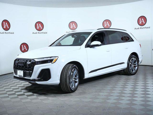 Used 2025 Audi Q7 2.0T Premium w/ Convenience Plus Package image 4