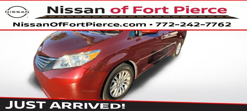 Used 2017 Toyota Sienna XLE w/ XLE Navigation Package image 1