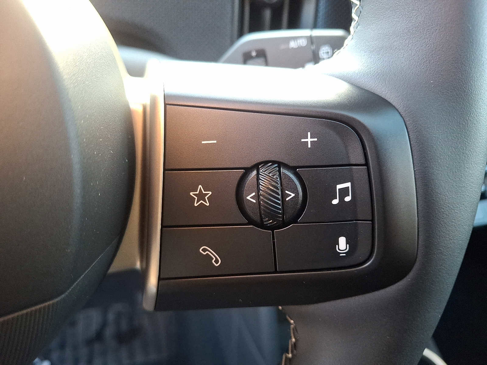 Used 2025 MINI Cooper 4-Door Hardtop image 24