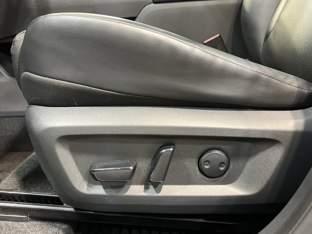 Used 2023 Nissan Rogue SV w/ SV Premium B Package image 14