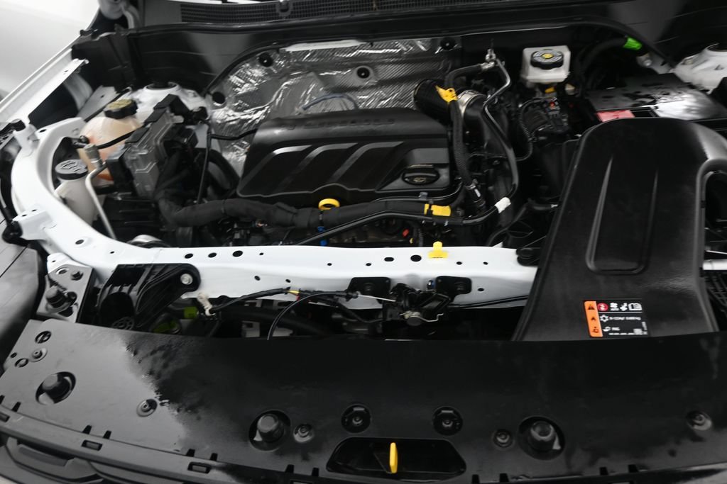 Used 2025 Chevrolet Trax RS w/ Sunroof Package FWD image 17