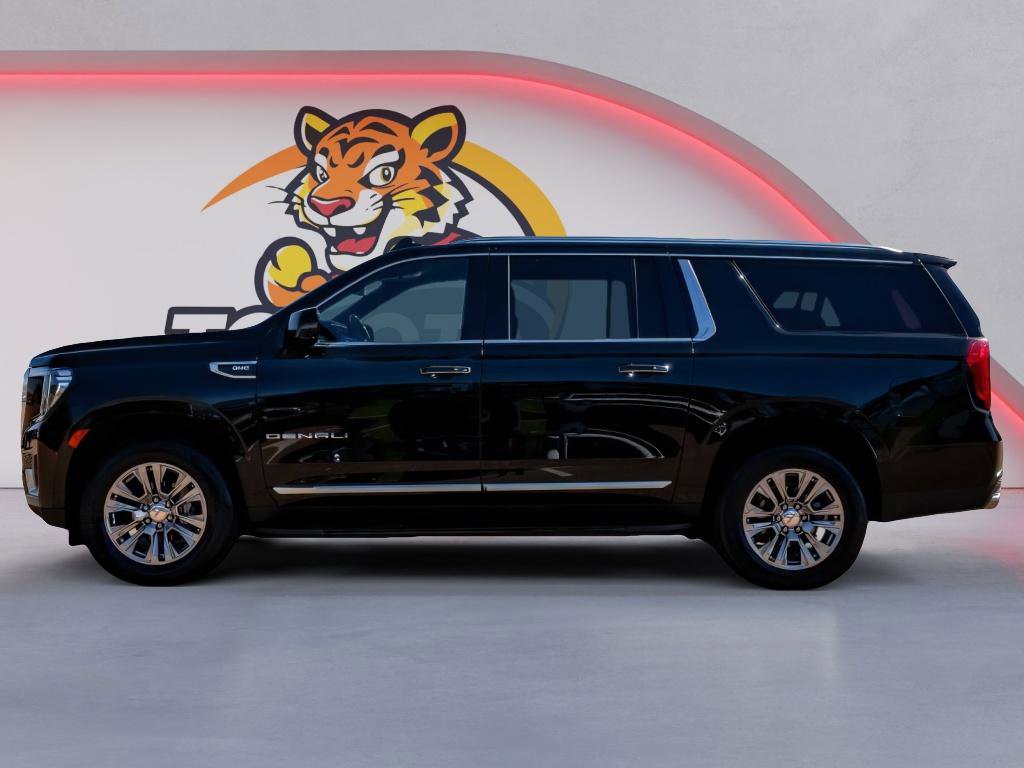 Used 2024 GMC Yukon XL Denali AWD/4WD image 8