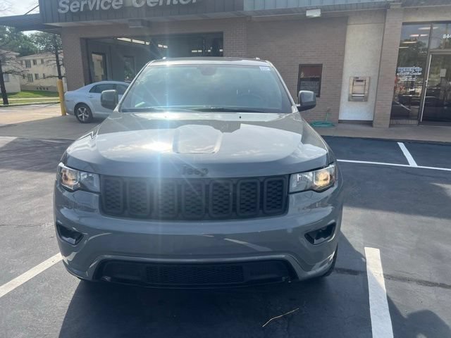 Used 2021 Jeep Grand Cherokee Laredo X AWD/4WD image 3