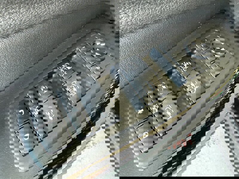 Used 2019 Jeep Cherokee Latitude Plus FWD image 24