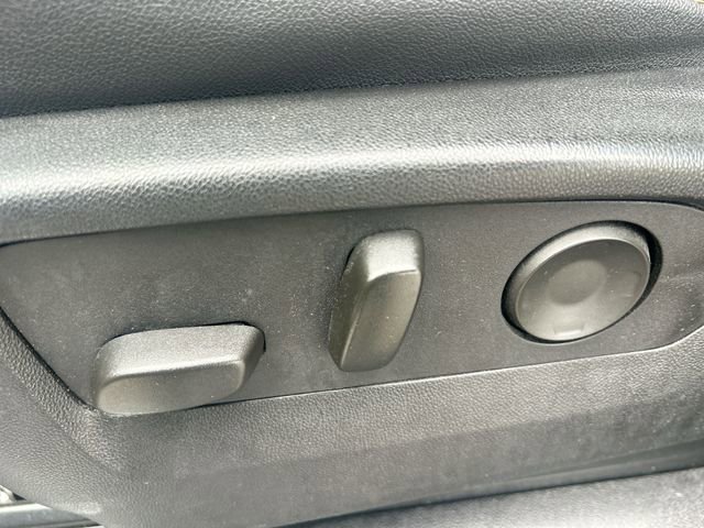 Used 2023 Chevrolet Suburban Premier image 16