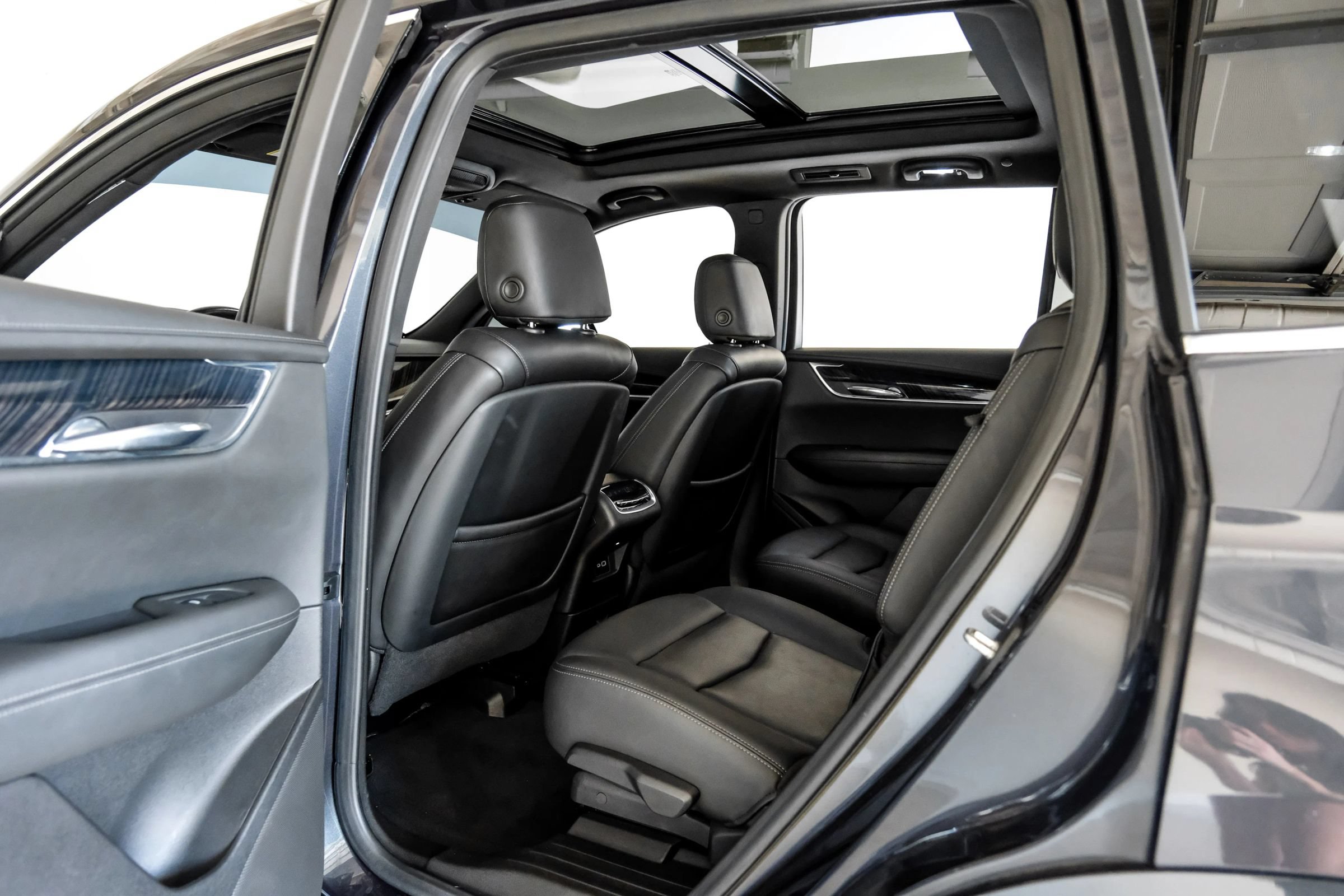 Used 2022 Cadillac XT6 Premium Luxury w/ Technology Package FWD image 31