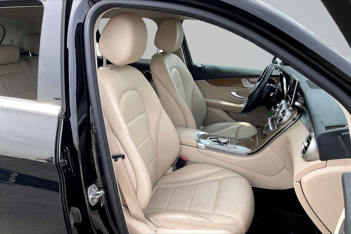 Used 2018 Mercedes-Benz GLC 300 w/ Premium Package image 7