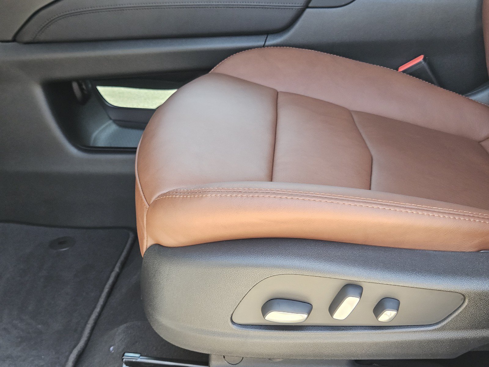 New 2026 Cadillac XT5 Premium Luxury w/ Driver Assist Package FWD image 17