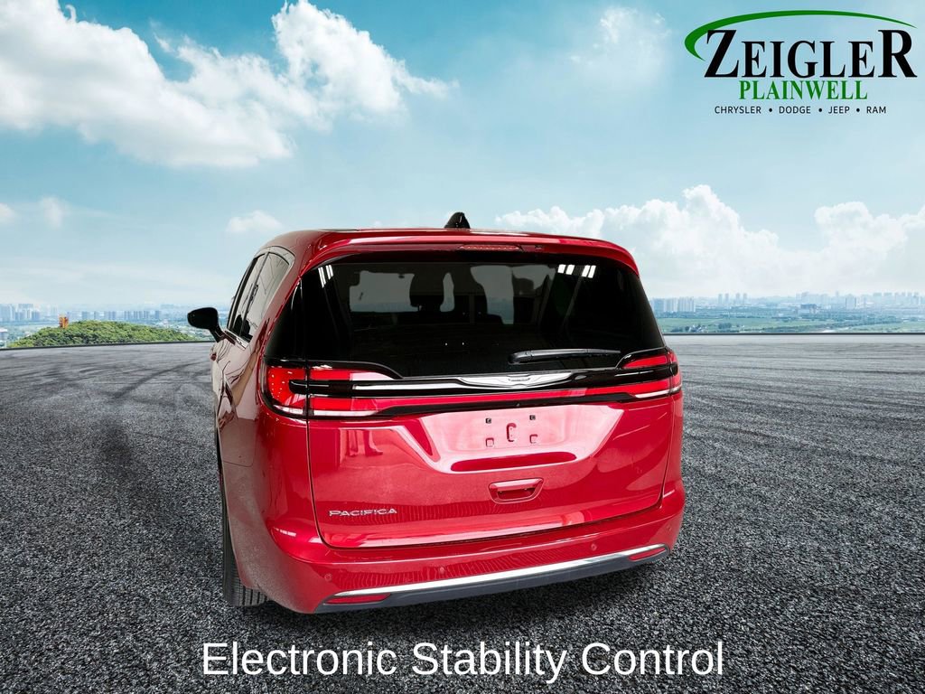 Used 2025 Chrysler Pacifica Select image 9