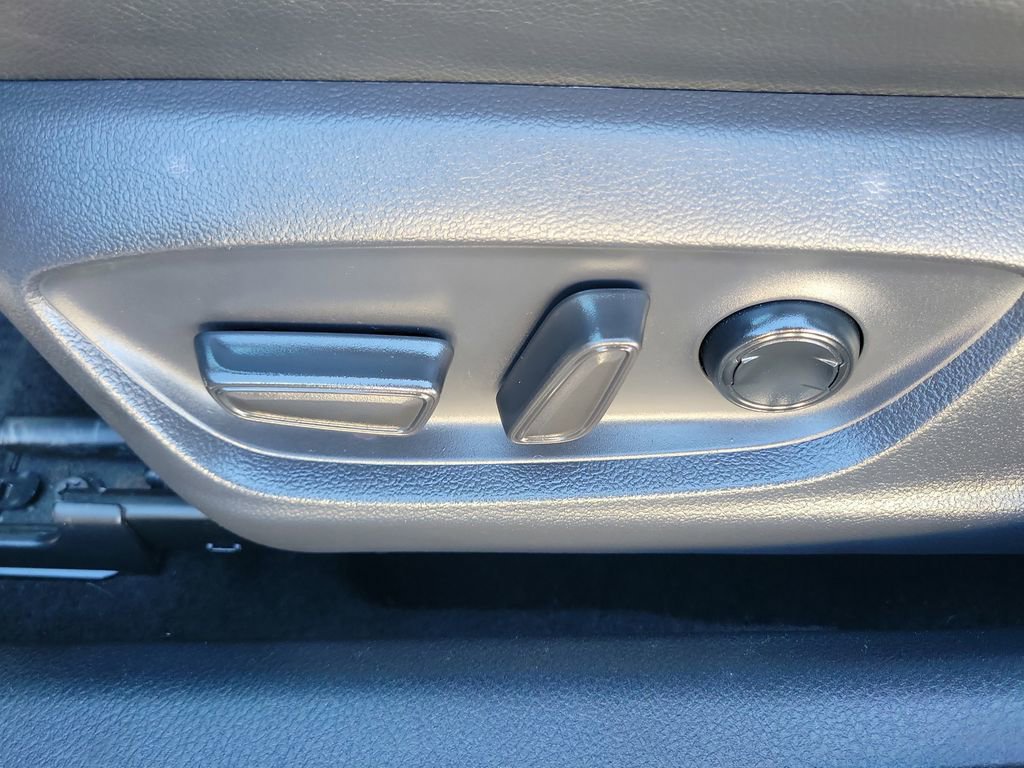 Used 2018 Toyota Camry XLE image 17