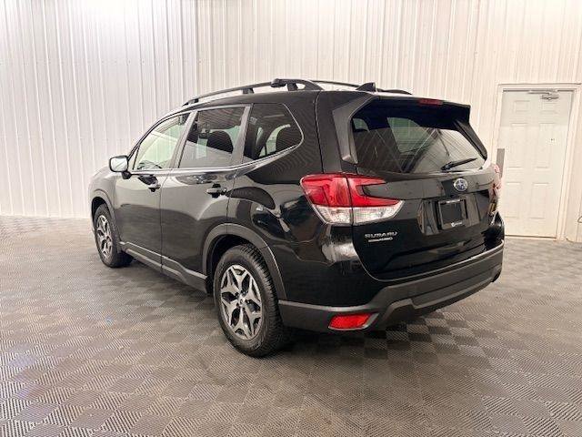 Used 2024 Subaru Forester Premium image 3