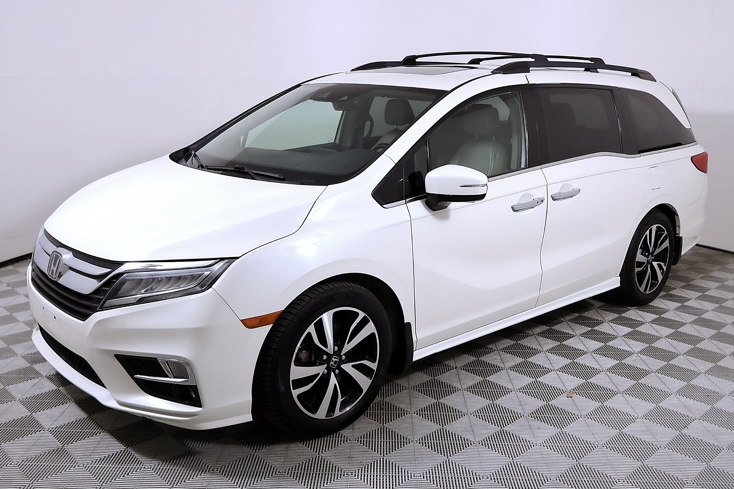 Used 2019 Honda Odyssey Elite image 3