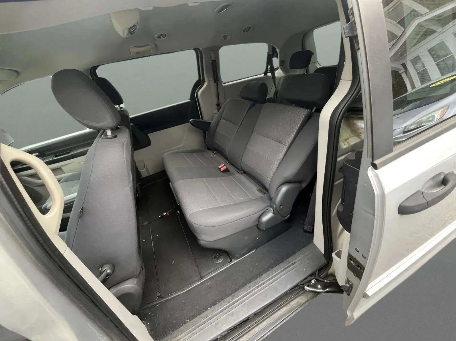 Used 2008 Dodge Grand Caravan SE FWD image 8
