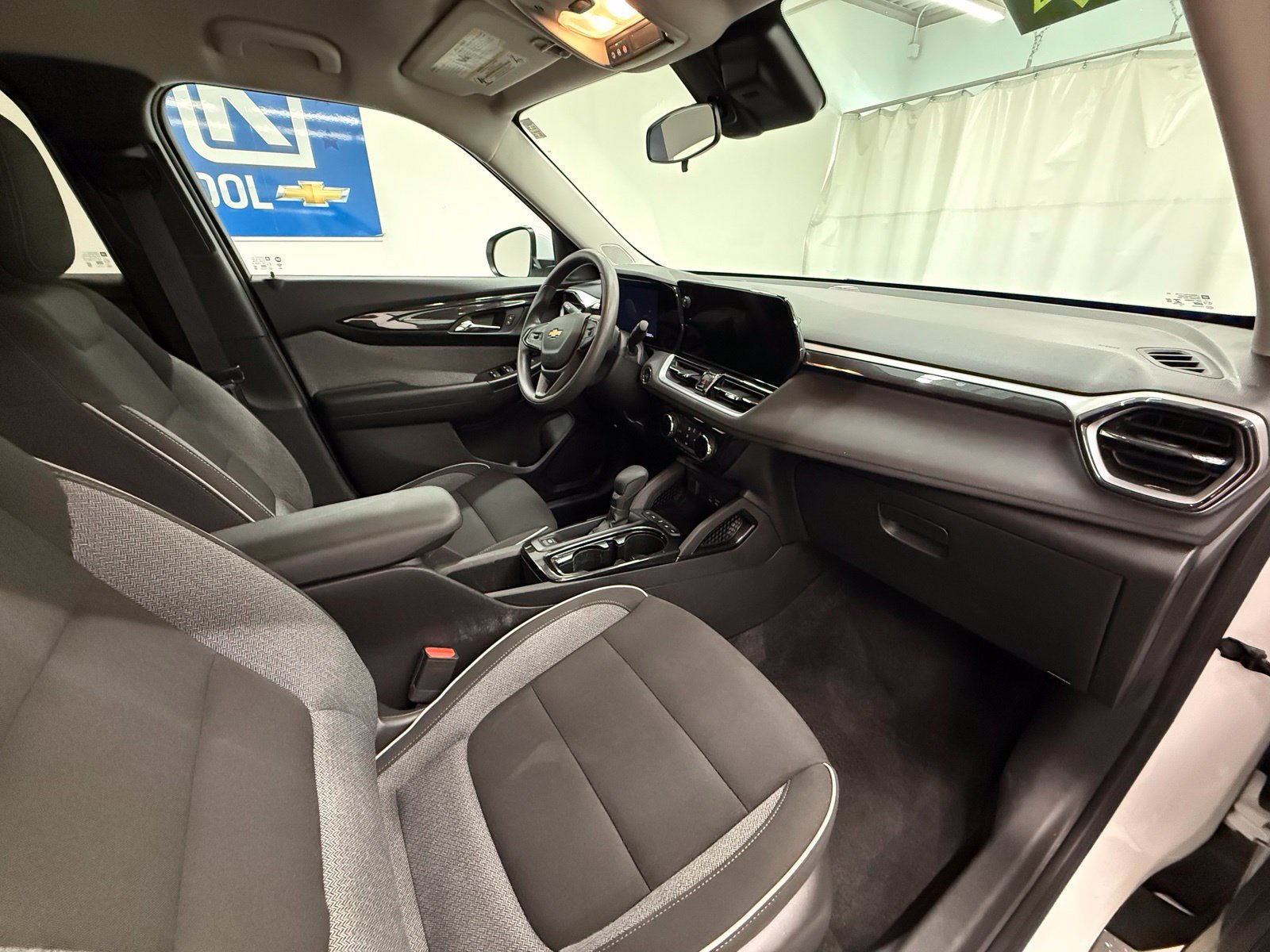 Used 2025 Chevrolet TrailBlazer LT AWD/4WD image 8