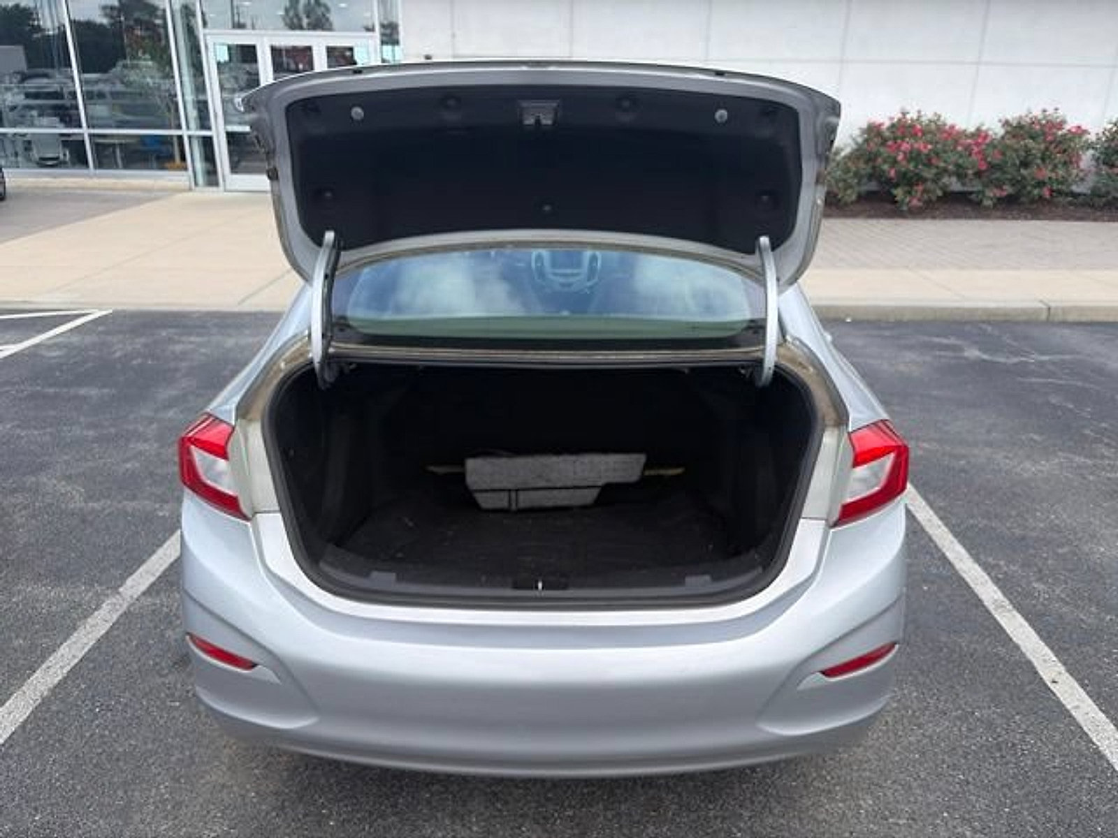 Certified 2017 Chevrolet Cruze LS FWD image 20