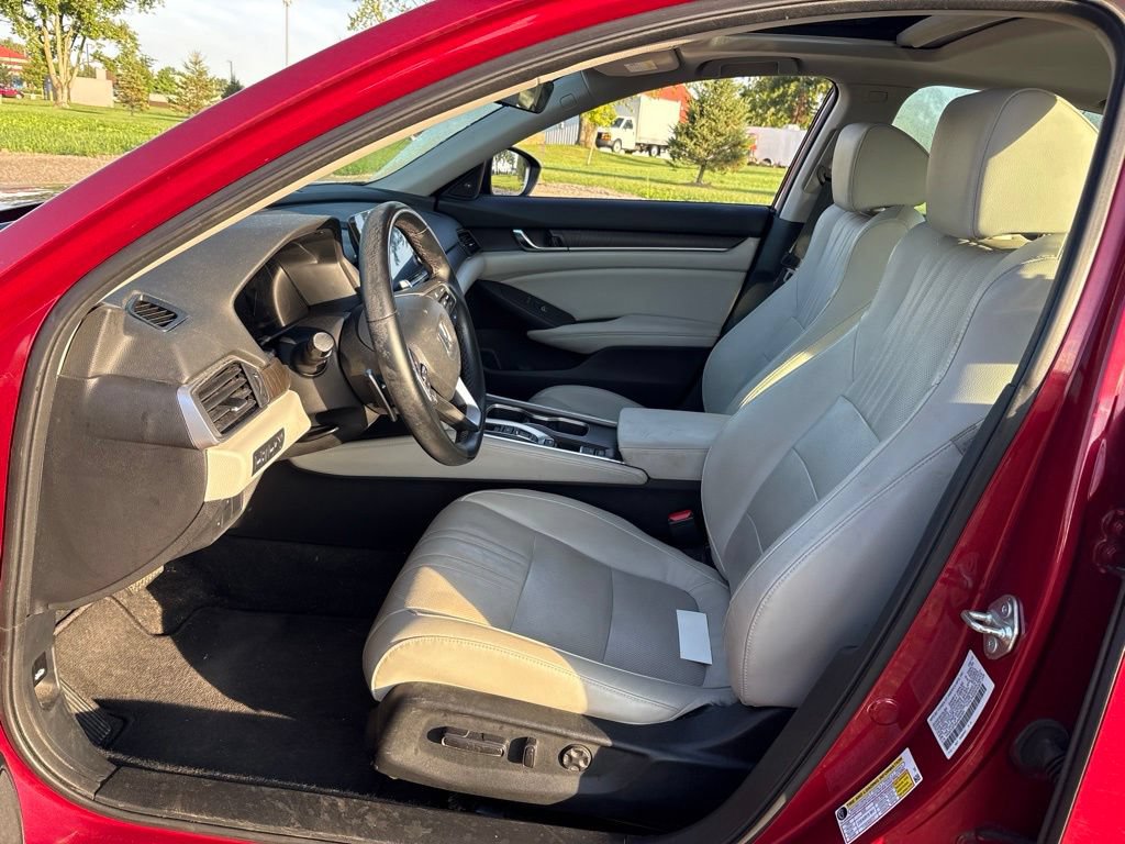 Used 2018 Honda Accord Touring image 15