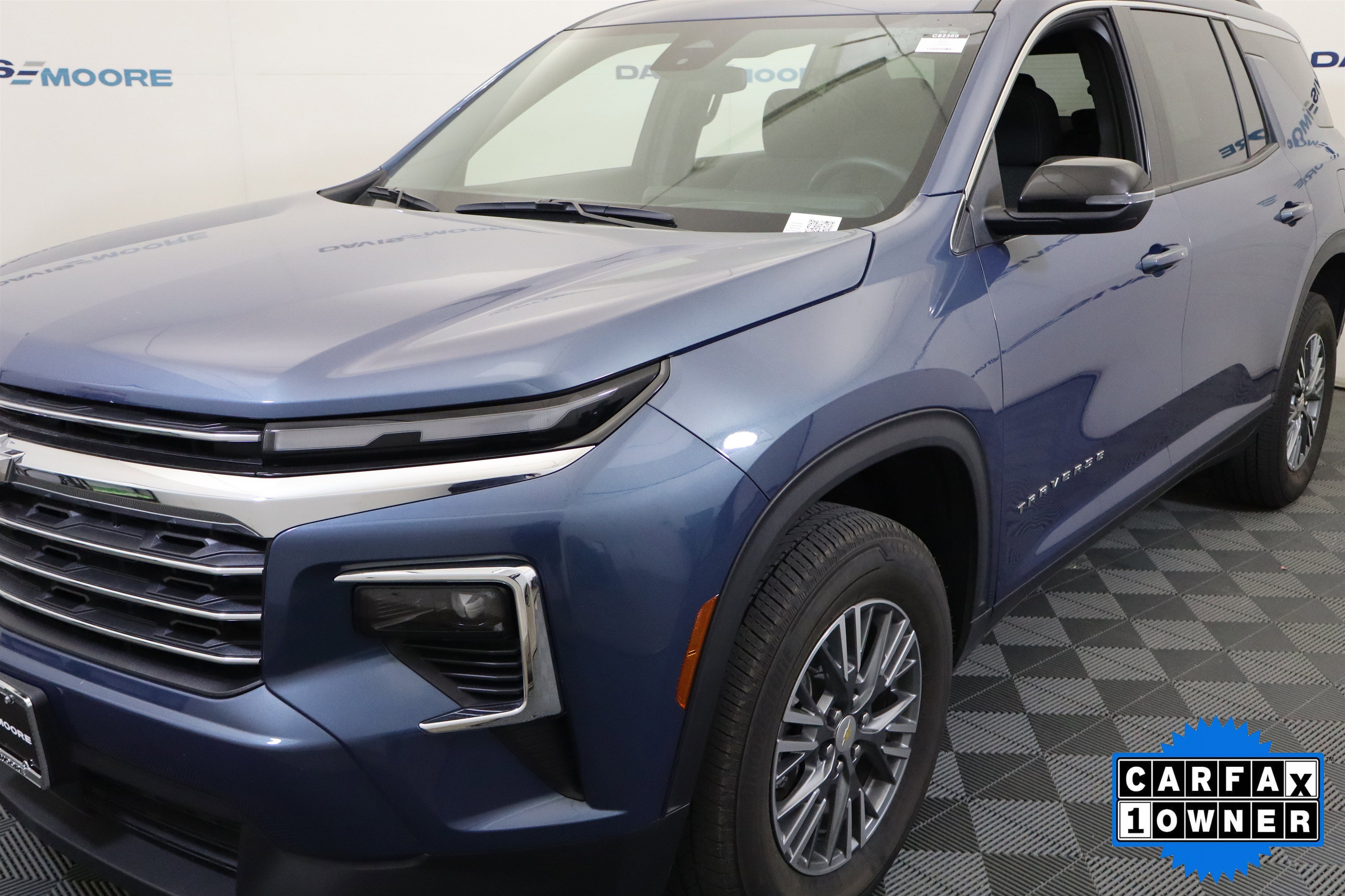 Used 2025 Chevrolet Traverse LT image 12