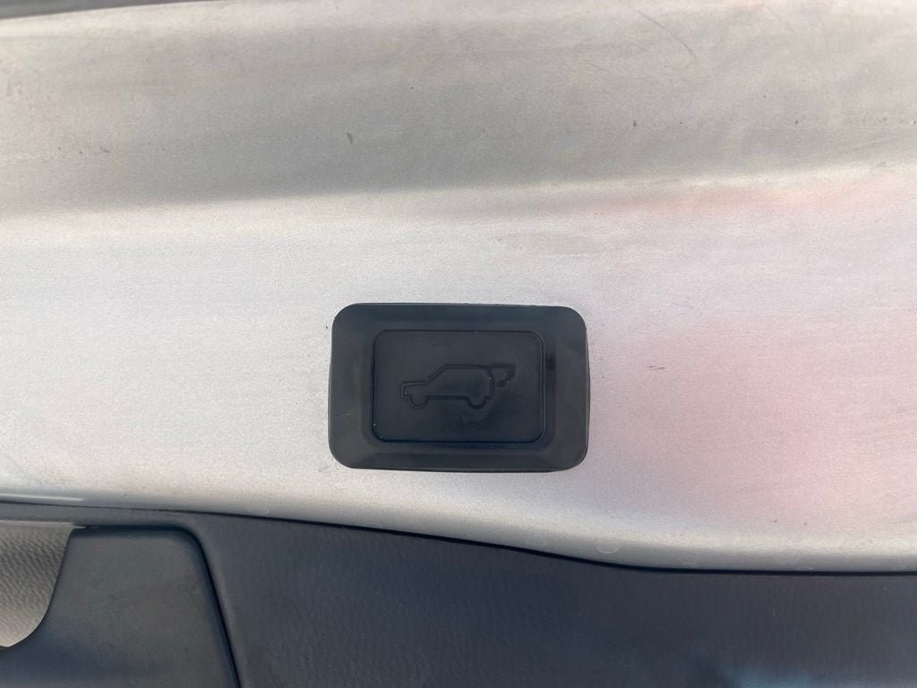 Used 2021 Toyota RAV4 XLE w/ Convenience Package FWD image 20
