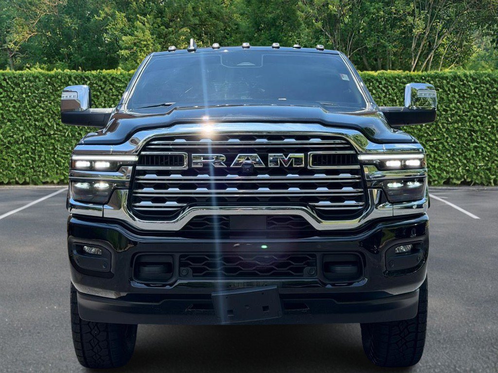 Used 2025 RAM 2500 Limited AWD/4WD image 9