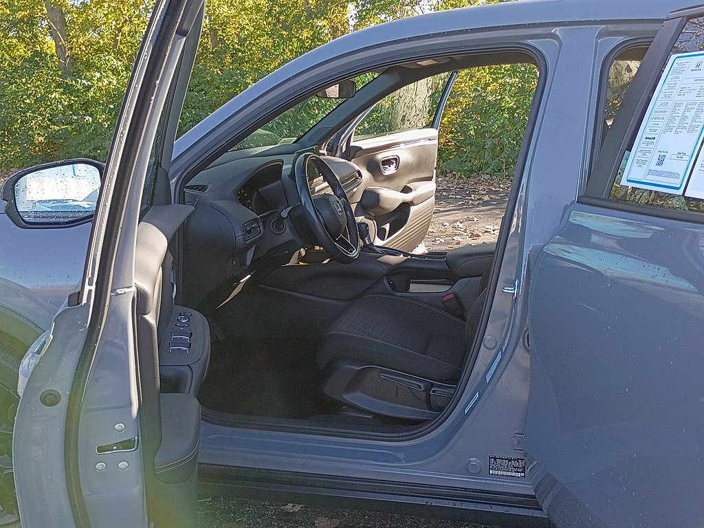 Used 2024 Honda HR-V Sport image 11