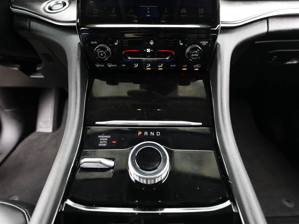 Used 2023 Jeep Grand Cherokee Limited w/ Black Appearance Package AWD/4WD image 19