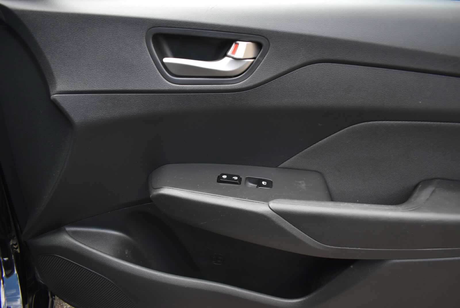 Used 2020 Hyundai Accent SE FWD image 38