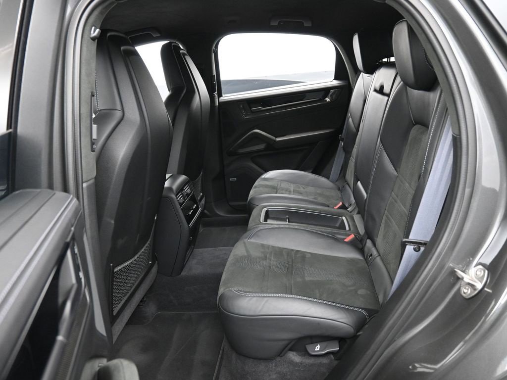Certified 2024 Porsche Cayenne Turbo GT image 25