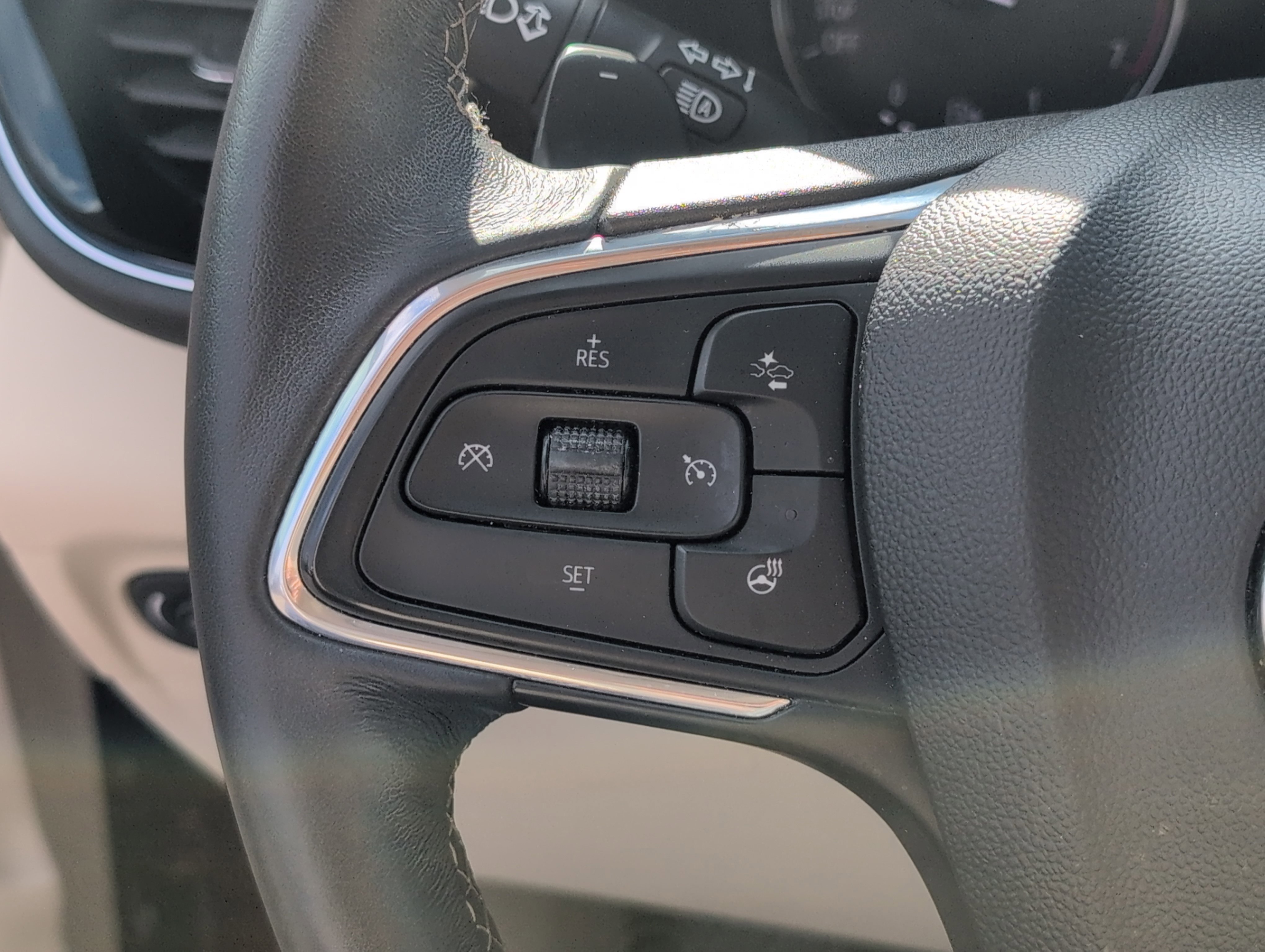 Used 2021 Buick Envision Avenir w/ Technology Package II image 27