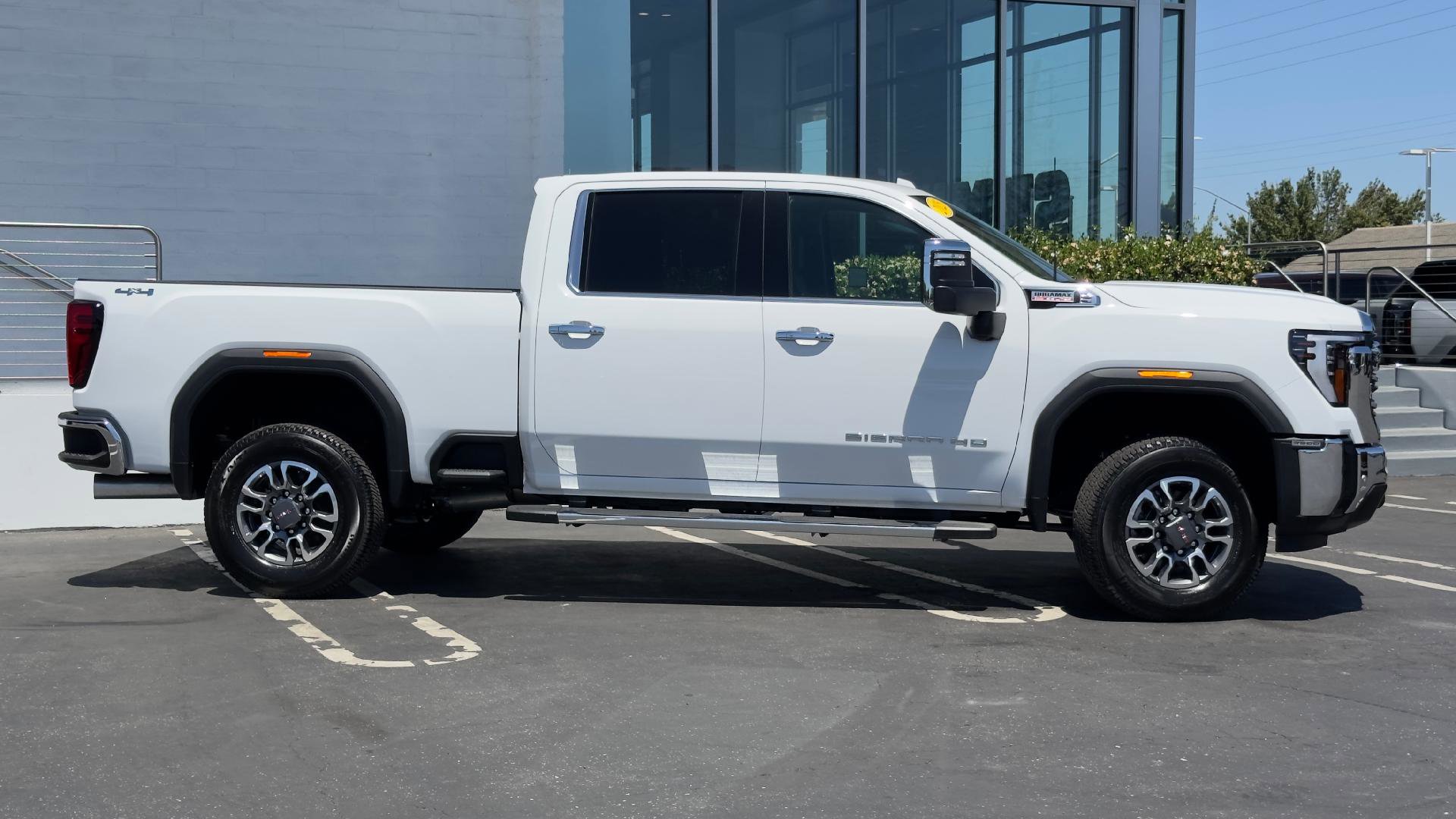 New 2025 GMC Sierra 3500 SLT w/ SLT Premium Package image 5