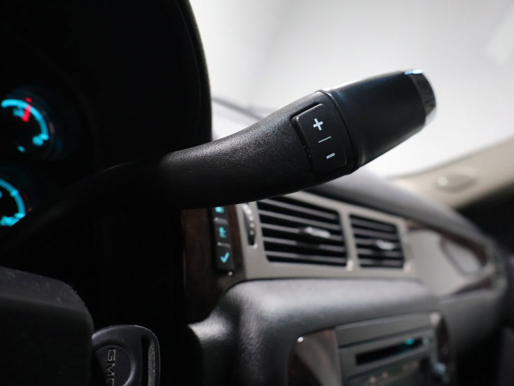 Used 2011 GMC Yukon Denali image 37