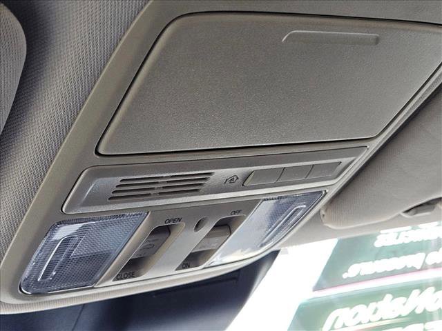 Used 2018 Honda CR-V Touring image 19