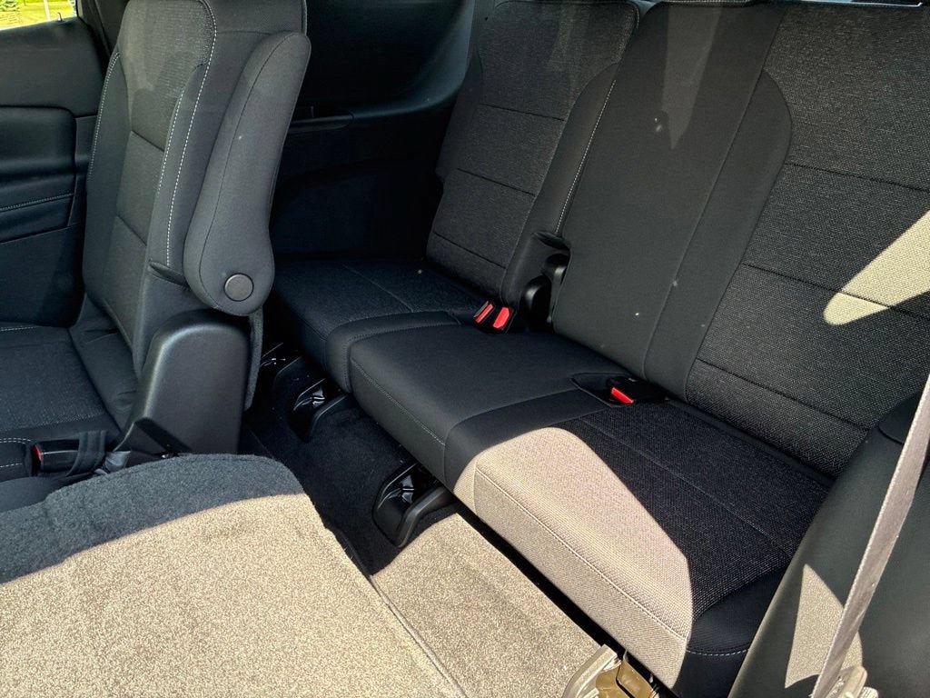 New 2026 Chevrolet Traverse LT w/ Midnight/Sport Edition AWD/4WD image 27