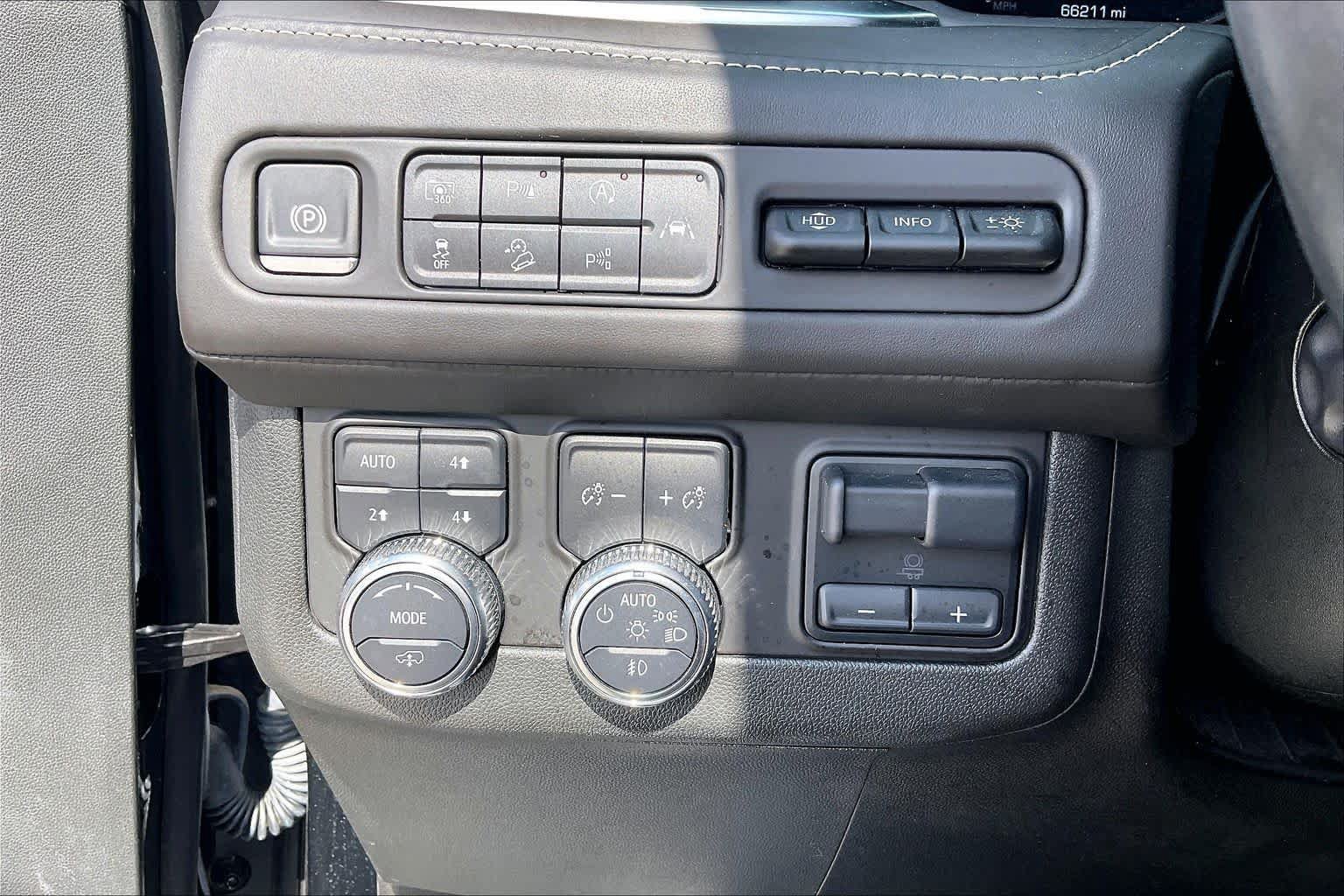 Used 2024 GMC Yukon Denali Ultimate AWD/4WD image 34