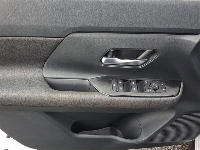 Used 2025 Nissan Kicks SV image 12