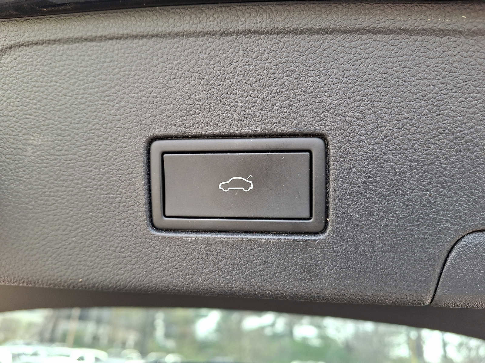 Used 2022 Volkswagen Atlas Cross Sport SE w/ Panoramic Sunroof Package image 28