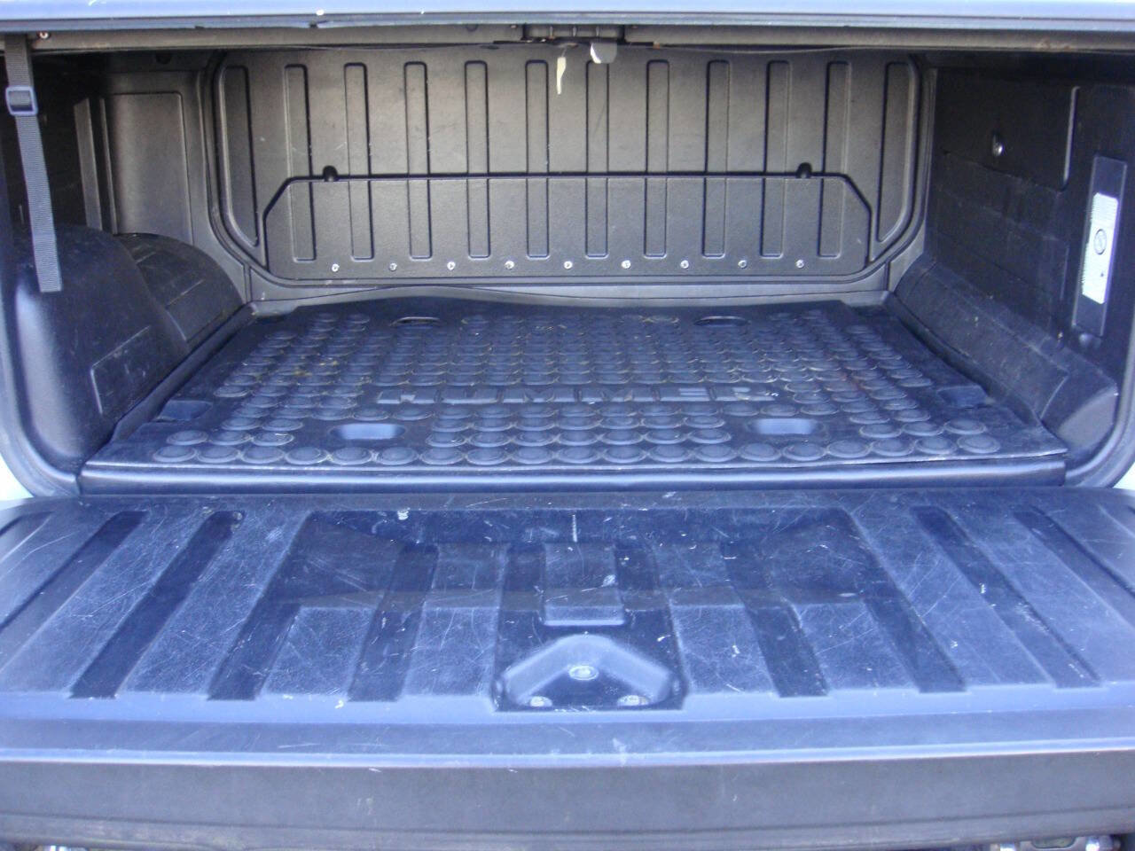 Used 2005 HUMMER H2 SUT w/ Preferred Equipment Group image 14