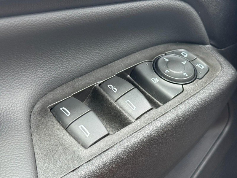 Used 2024 Chevrolet Equinox LT FWD image 22