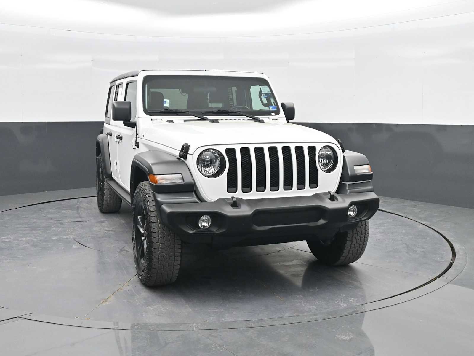 Used 2022 Jeep Wrangler Unlimited Sport AWD/4WD image 2