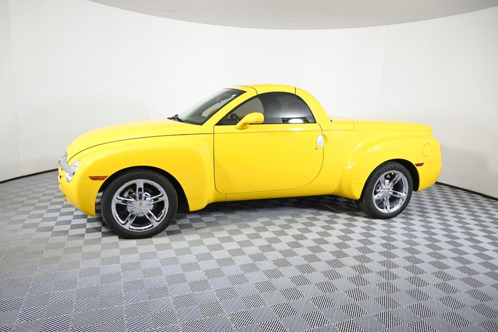 Used 2005 Chevrolet SSR w/ Preferred Equipment Group RWD image 2