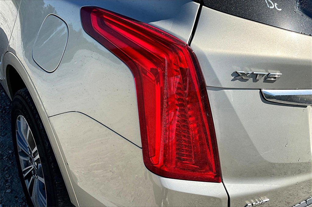 Used 2017 Cadillac XT5 Luxury w/ Driver Awareness Package image 28